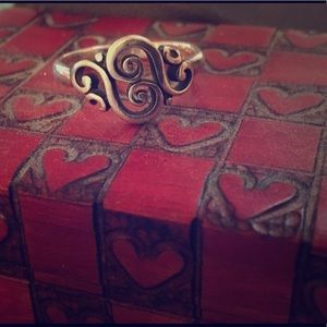 James Avery size 8.5 small scroll ring